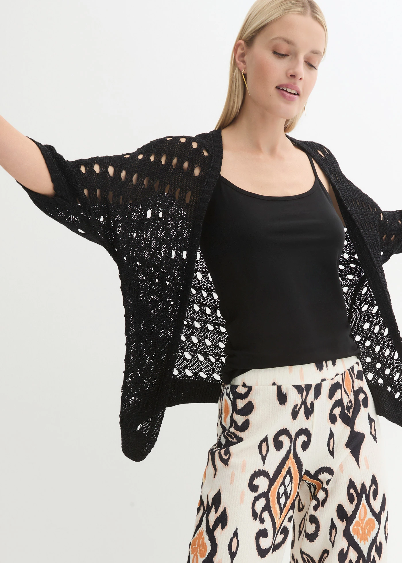 Ažurový pletený kabátek s třpytivou přízí • černá • bonprix obchod