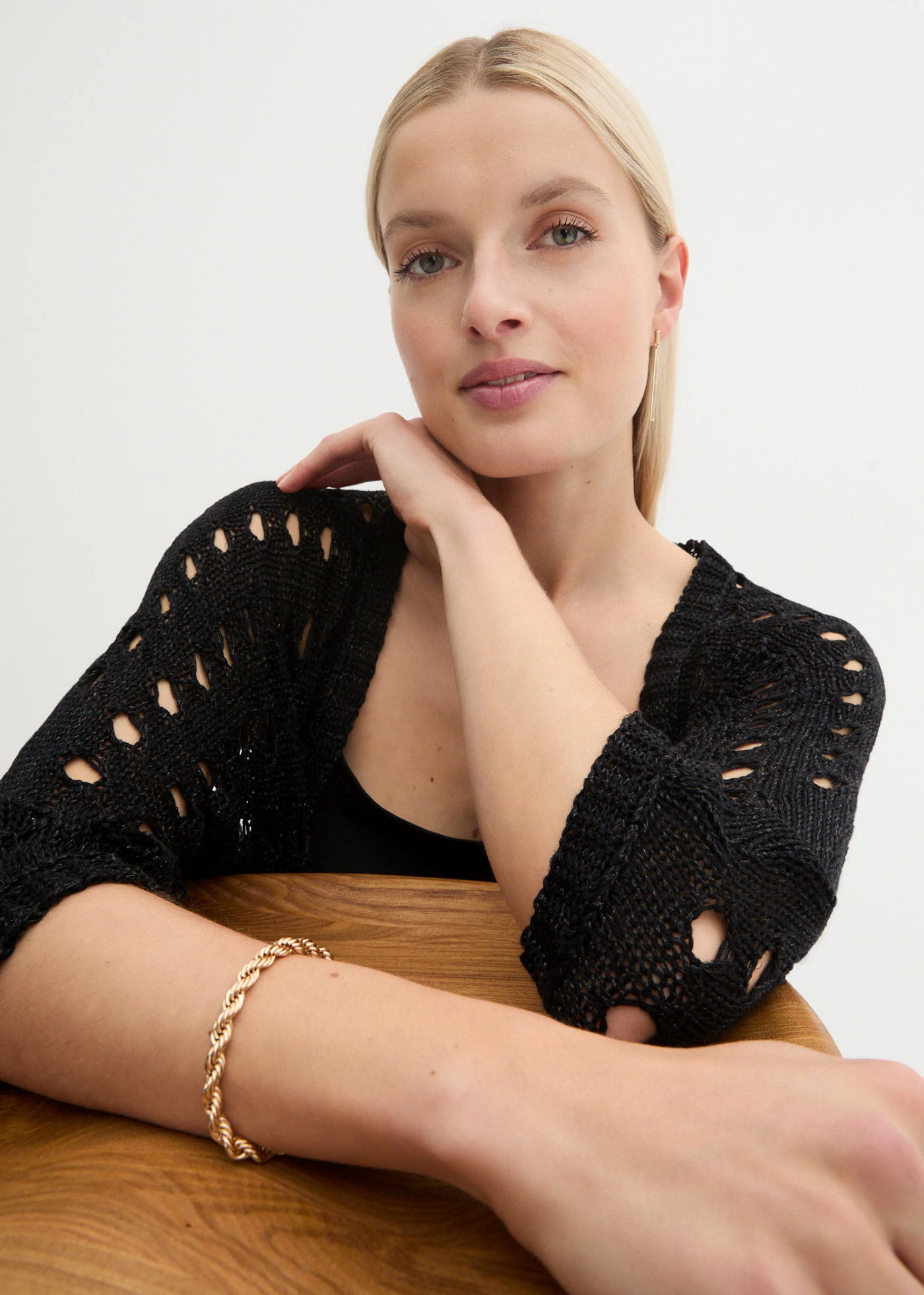 Ažurový pletený kabátek s třpytivou přízí • černá • bonprix obchod