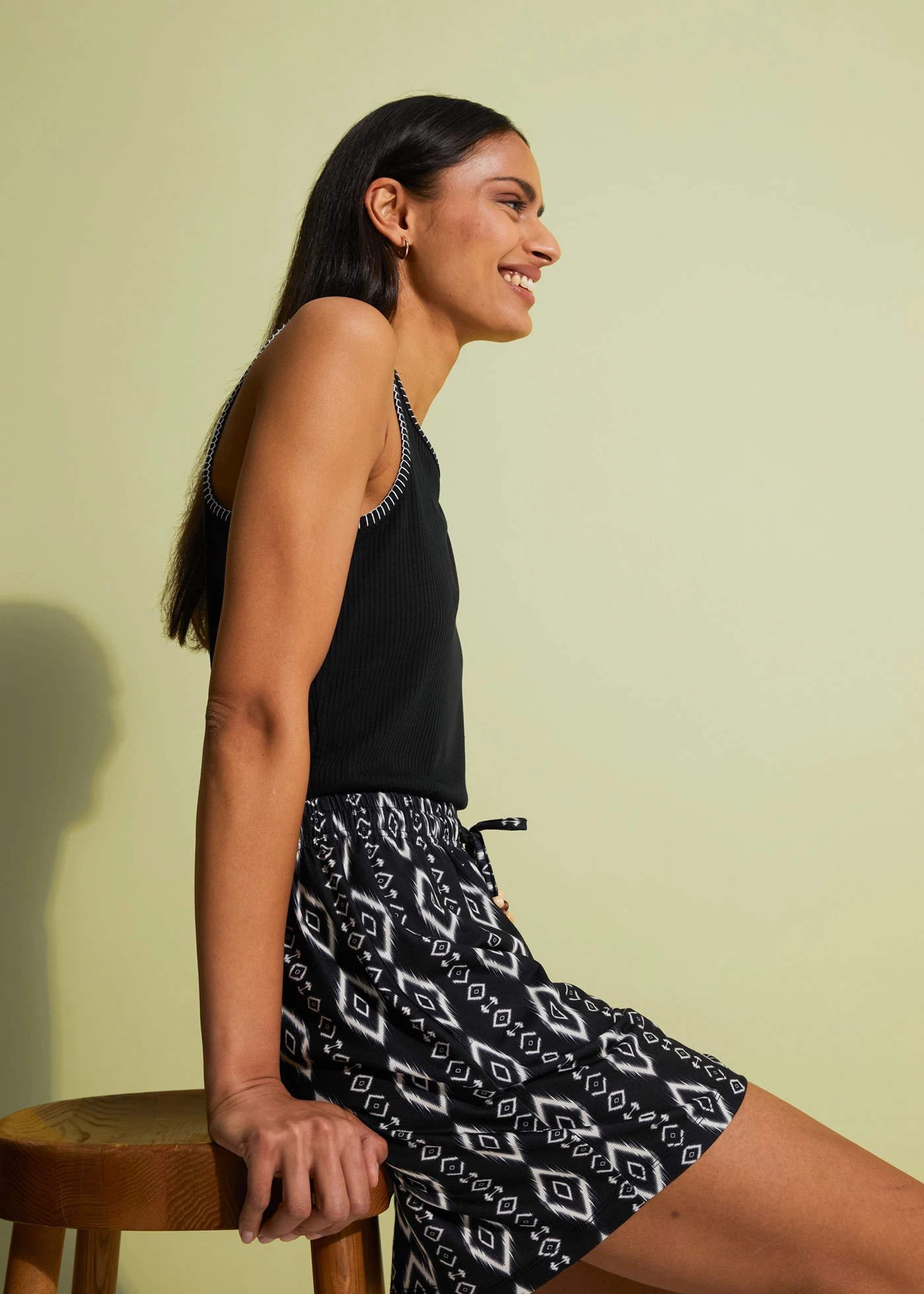 Pantaloni scurţi cu print • negru • magazin bonprix