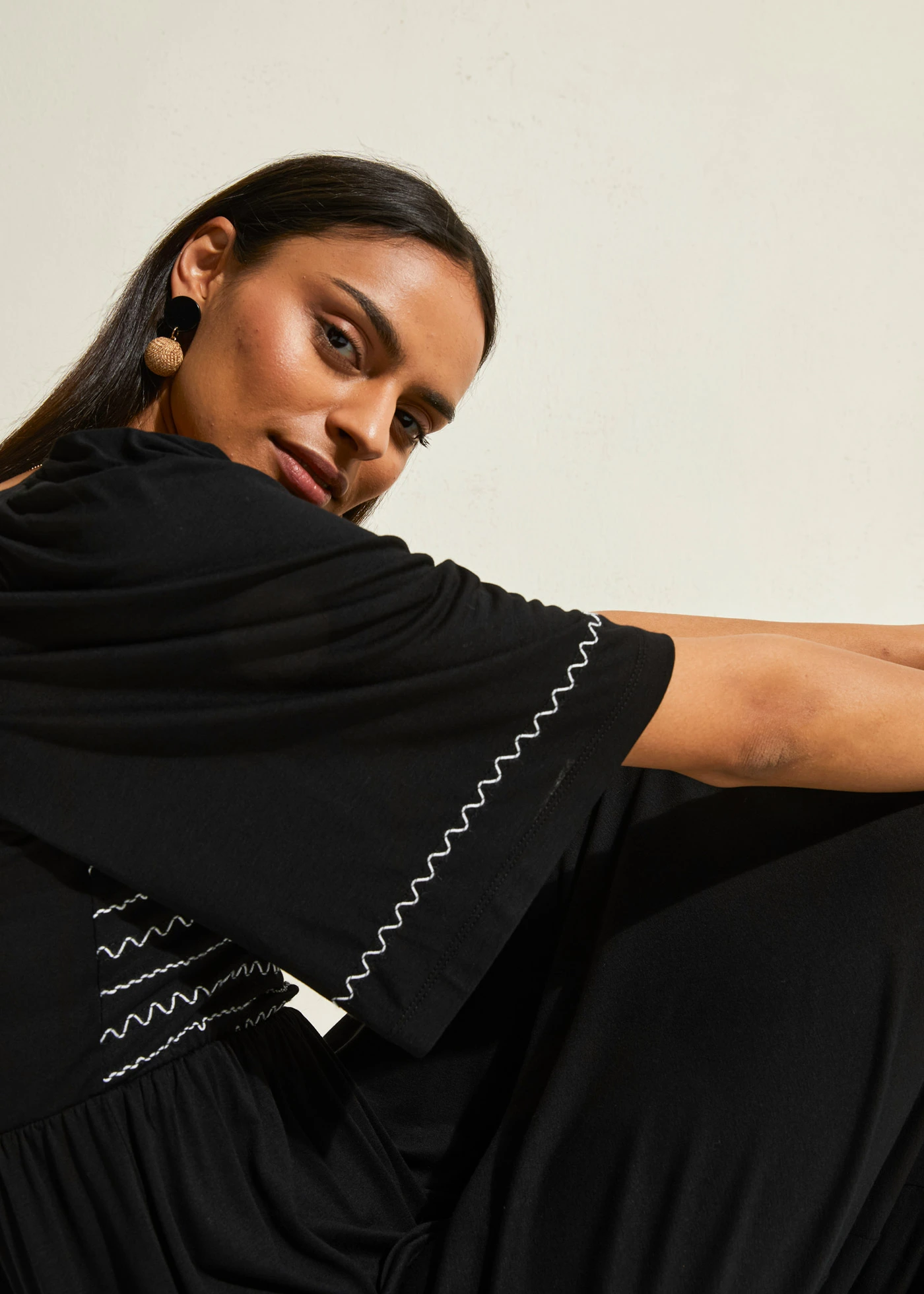 Robe longue et fluide en viscose extensible • noir • Boutique bonprix