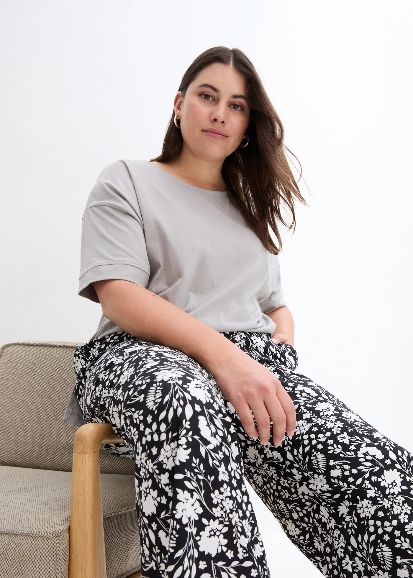 Oversized T-shirt met splitten opzij • schaduwgrijs plus size • product-page.page-title-suffix