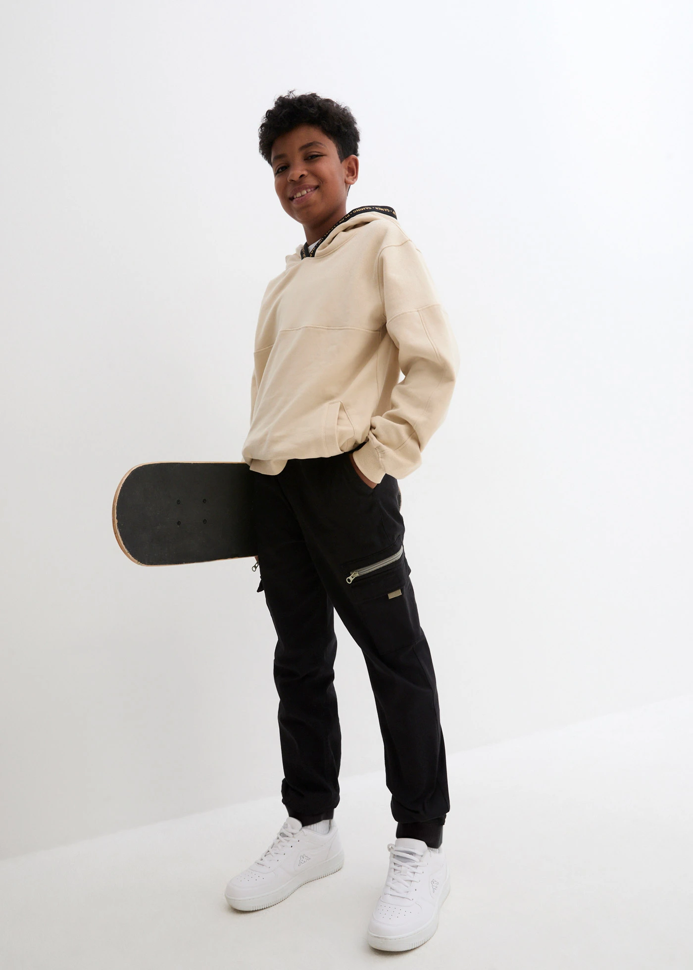 Pantalon cargo Regular et droit en coton extensible • noir • Boutique bonprix