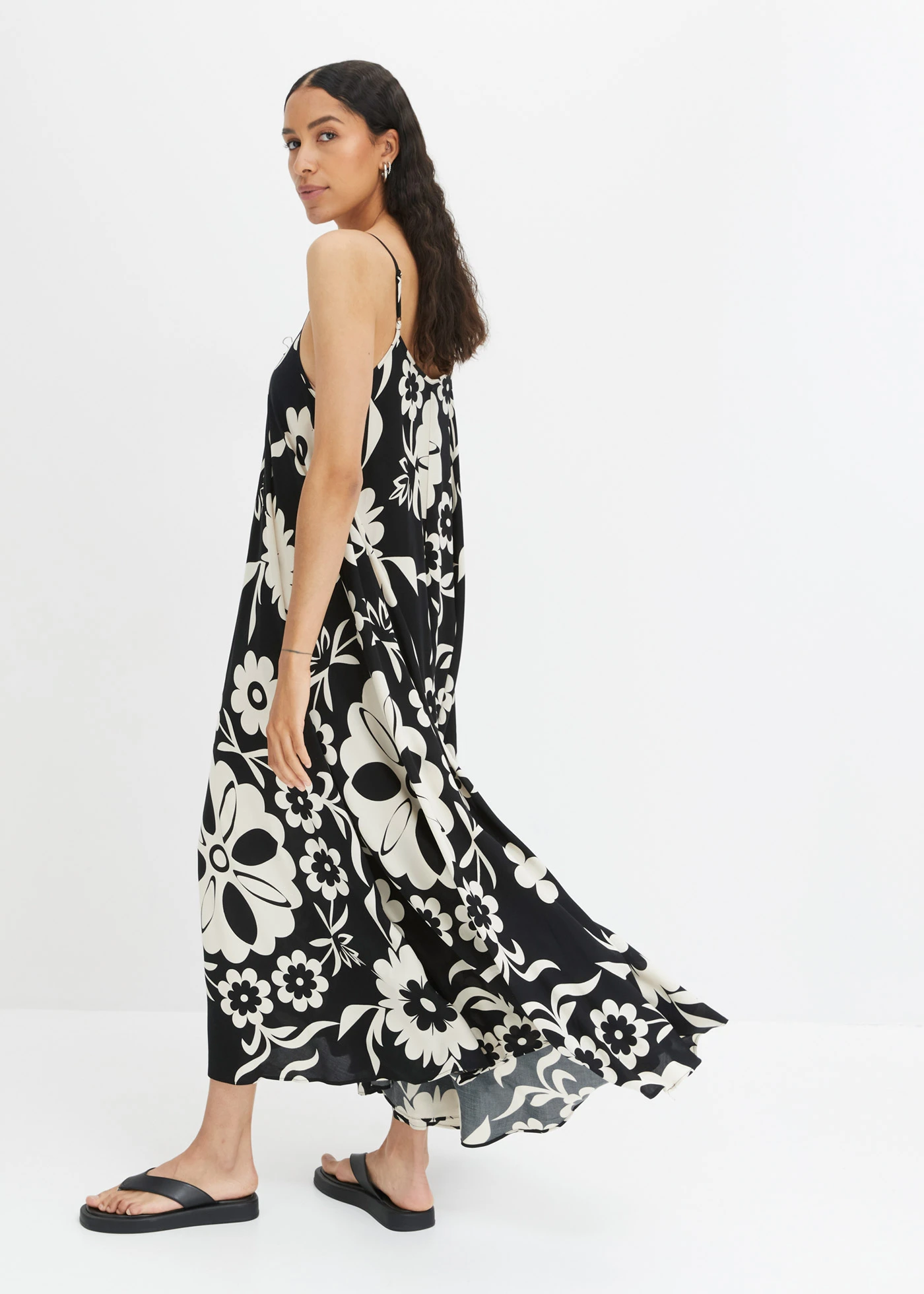 Široké šaty na ramínka ze splývavé viskózy • černá • bonprix obchod