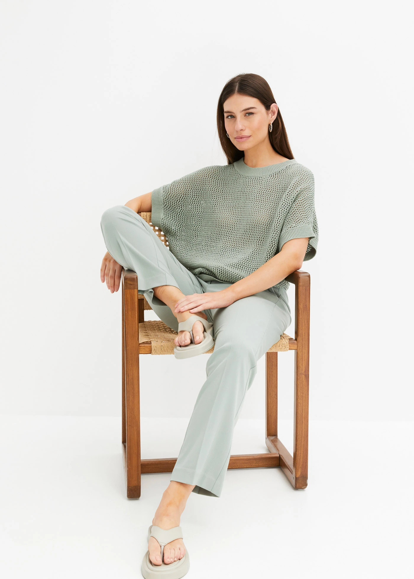 Oversized svetr • kouřově zelená • bonprix obchod