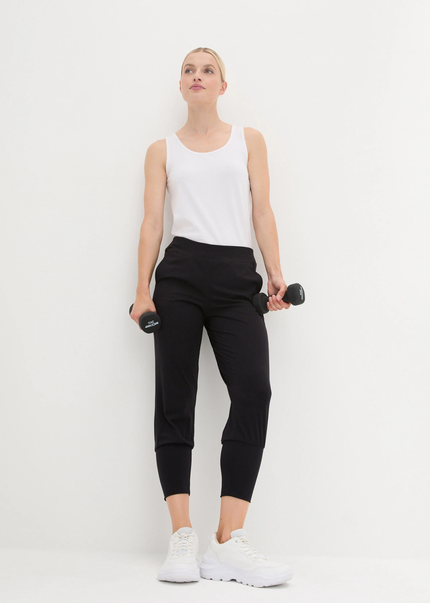 Pantalon sarouel de sport, longueur 3/4 • noir • Boutique bonprix