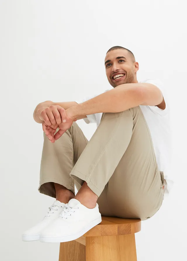Regular fit chino van puur katoen, straight • new kaki • product-page.page-title-suffix