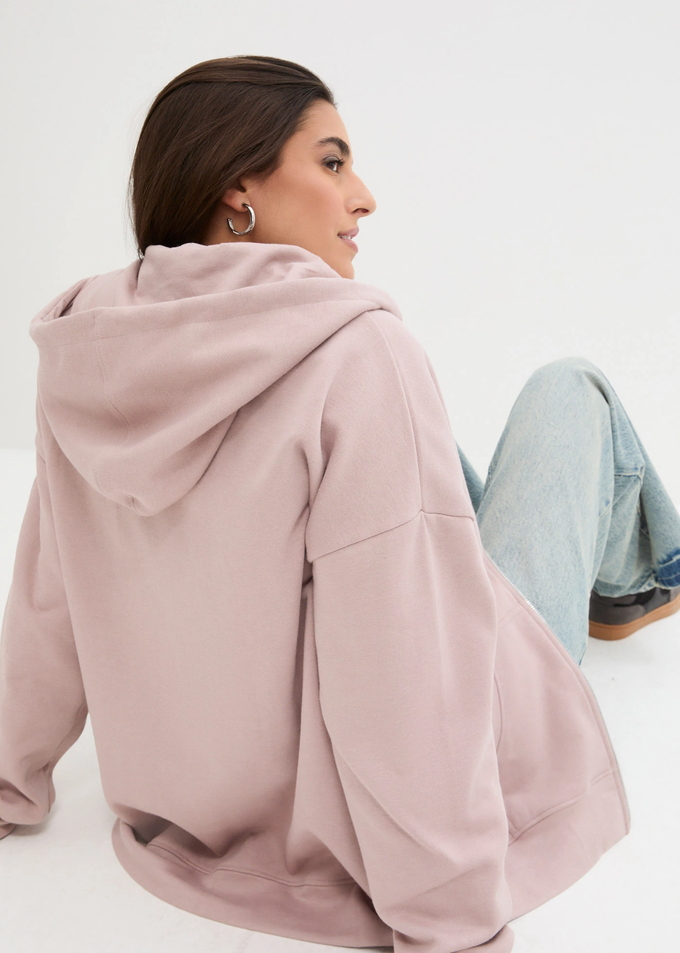 Propínací mikina s kapucí • stříbrnofialová • bonprix obchod