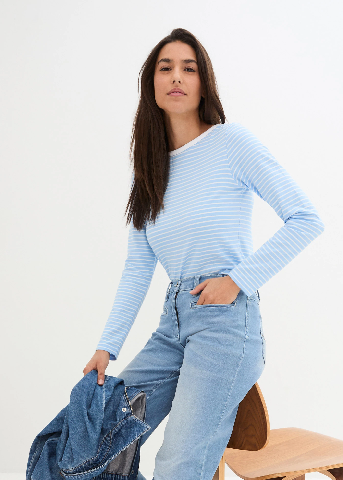 Pruhované triko s dlouhým rukávem a lodičkovým výstřihem • světle modrá/bílá s proužky • bonprix obchod