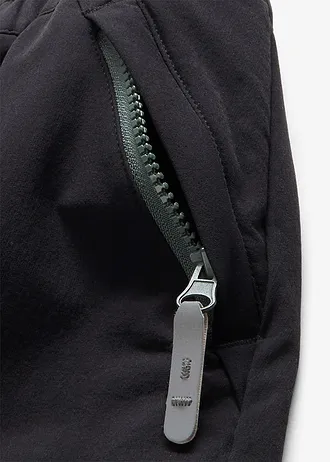 Pantalon cargo en softshell extensible et déperlant, taille réglable • noir-vert eucalyptus • Boutique bonprix