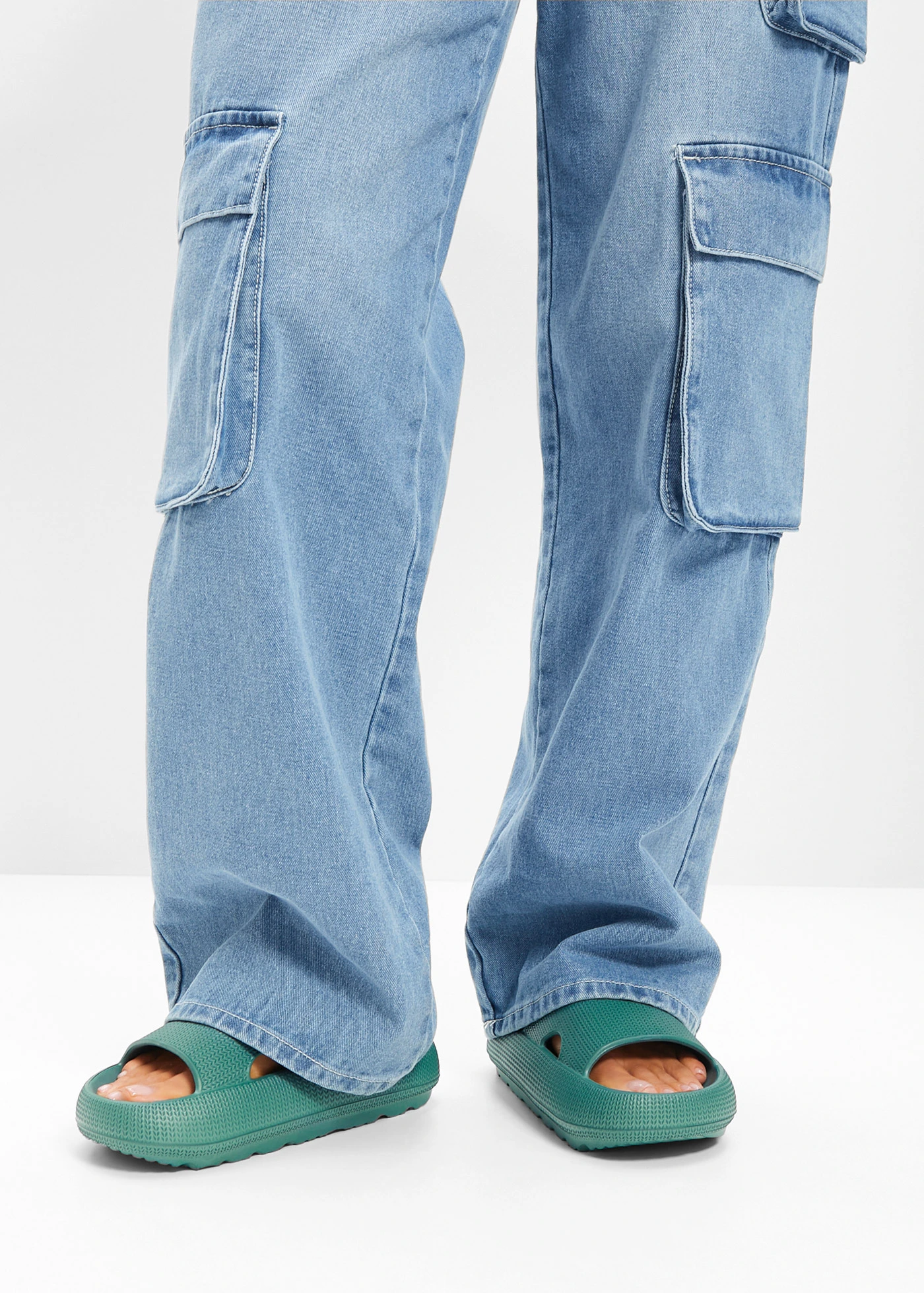 Slippers met een lichte zool • donkergroen • bonprix online shop