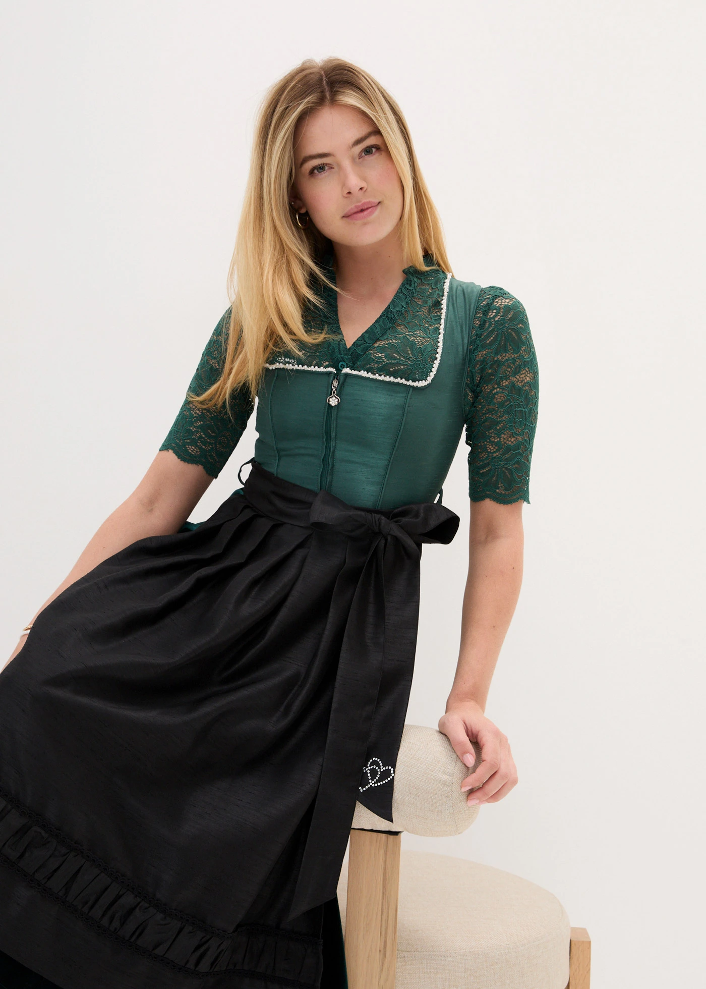 Kanten dirndl blouse • mat groen • bonprix online shop
