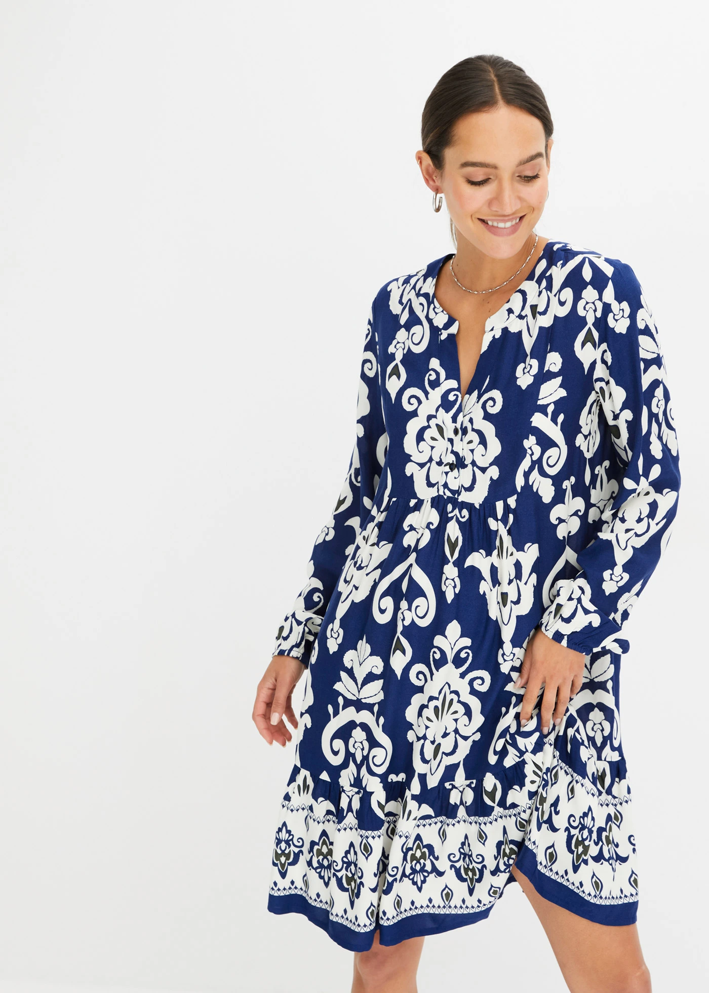 Robe-tunique imprimée en viscose fluide • bleu nuit-écru imprimé • Boutique bonprix