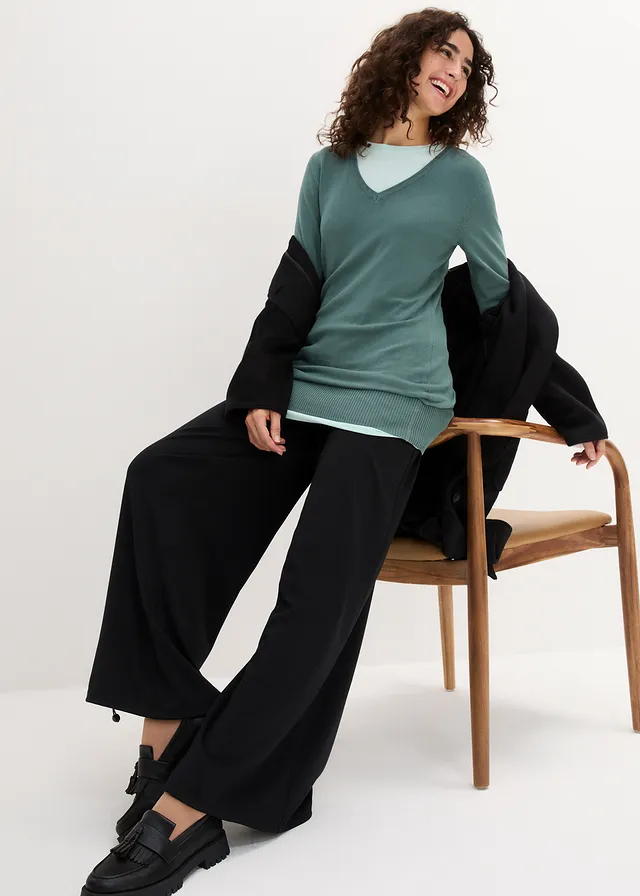 Pull long basique en fine maille à col V • gris vert • product-page.page-title-suffix