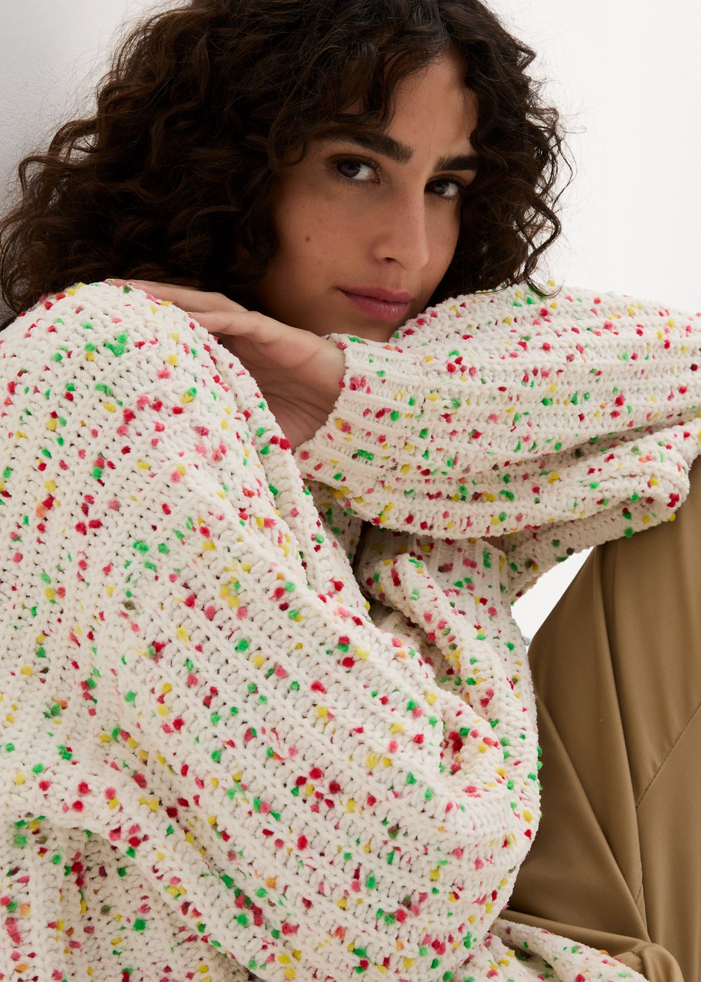 Pulover tricotat cu ochiuri mari, oversized • ecru cu puncte • magazin bonprix