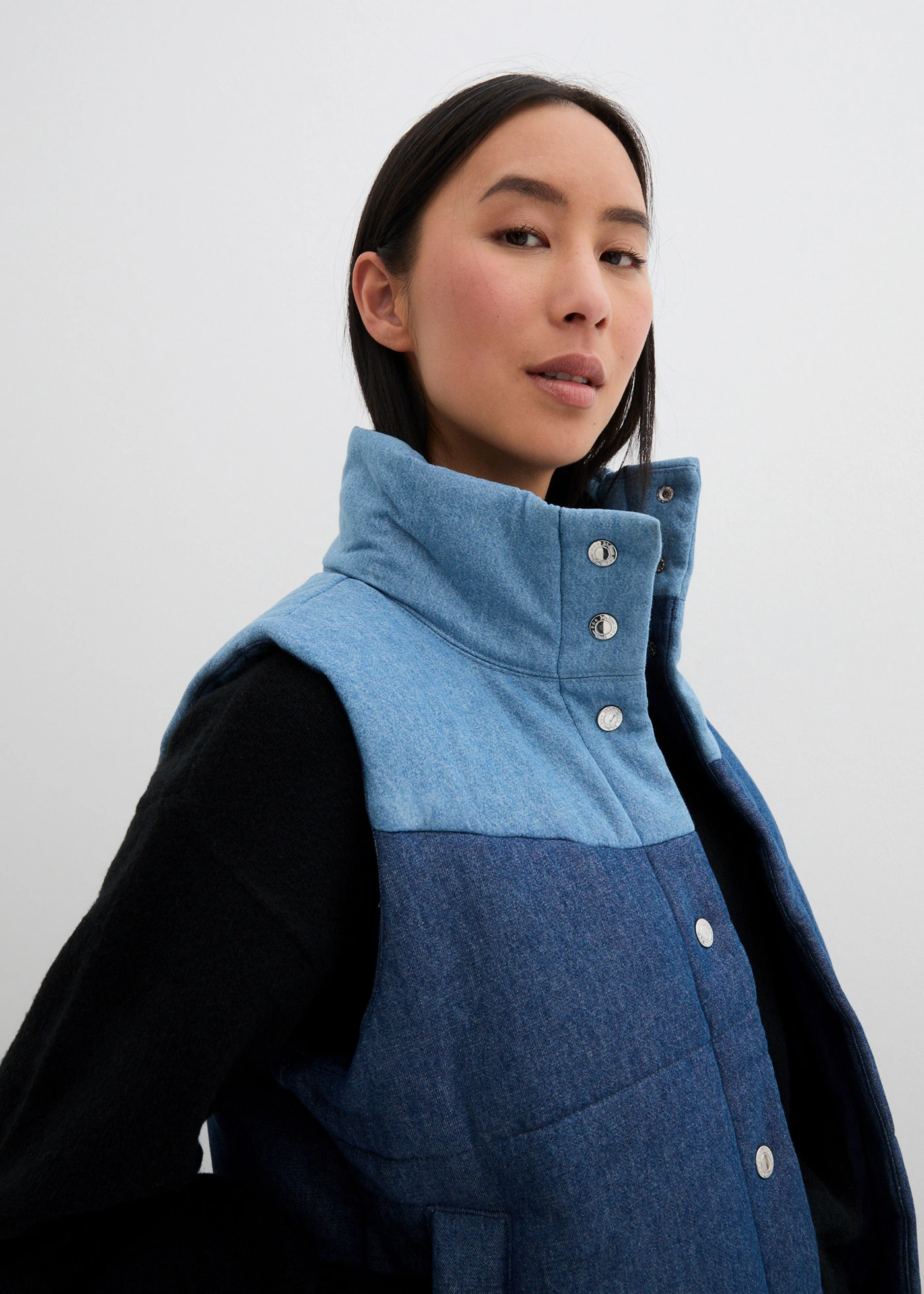 Džínová prošívaná vesta • modrý denim • bonprix obchod