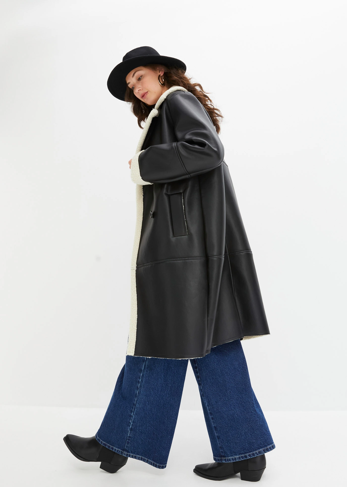 Lange imitatieleren jas • zwart-ecru • bonprix online shop