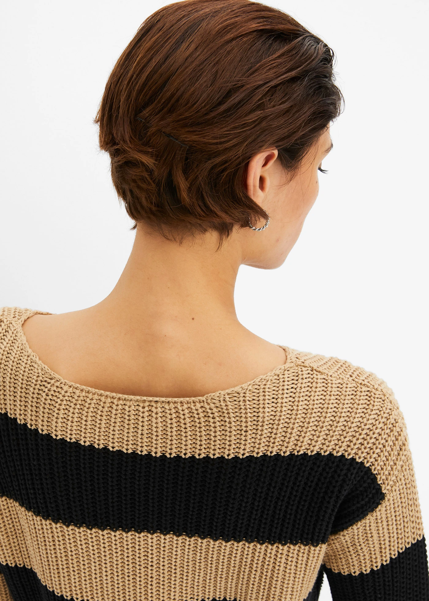 Pruhovaný pletený svetr • nová béžovo-černá  s proužky • bonprix obchod