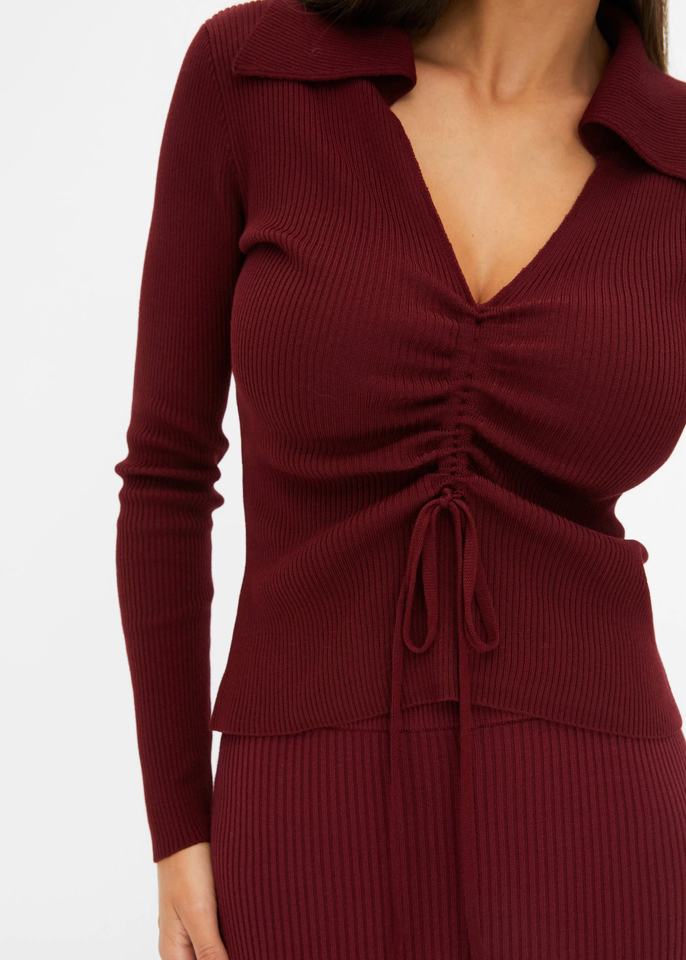 Žebrovaný svetr s řasením • rubínově červená • bonprix obchod