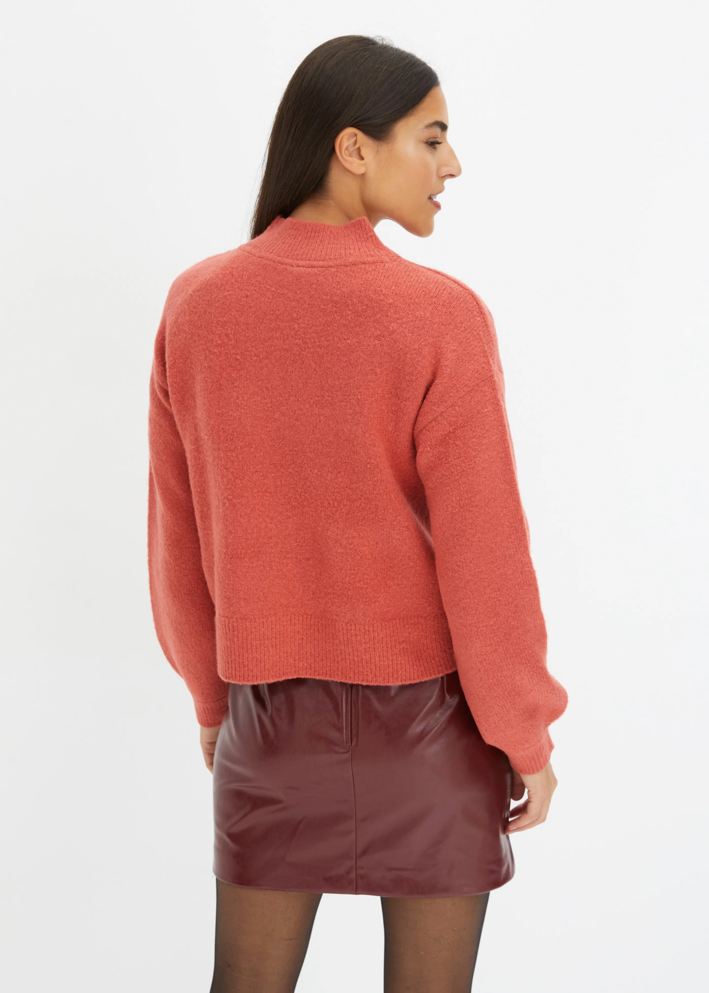 Krátký svetr • rebarborová • bonprix obchod