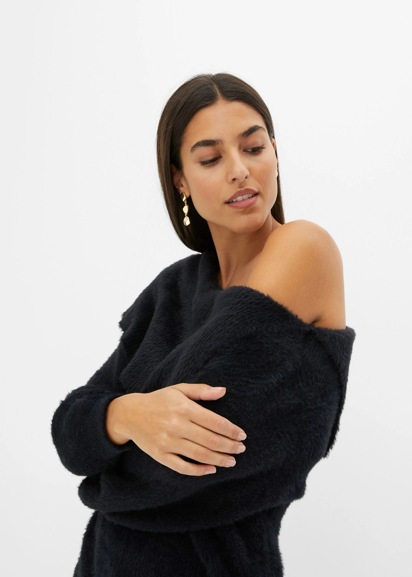 Pull à encolure Bardot asymétrique • noir • Boutique bonprix