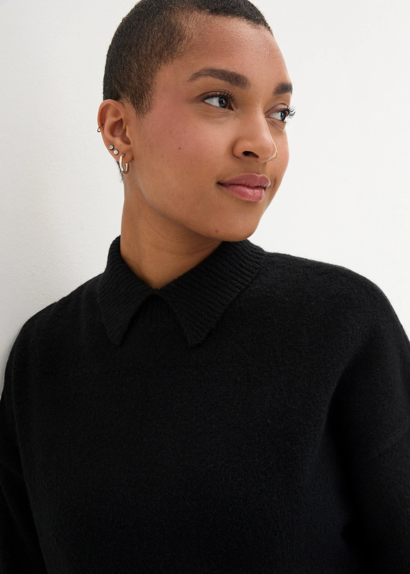 Dlouhý svetr Oversized s vysokým límečkem a postranními rozparky • černá • bonprix obchod