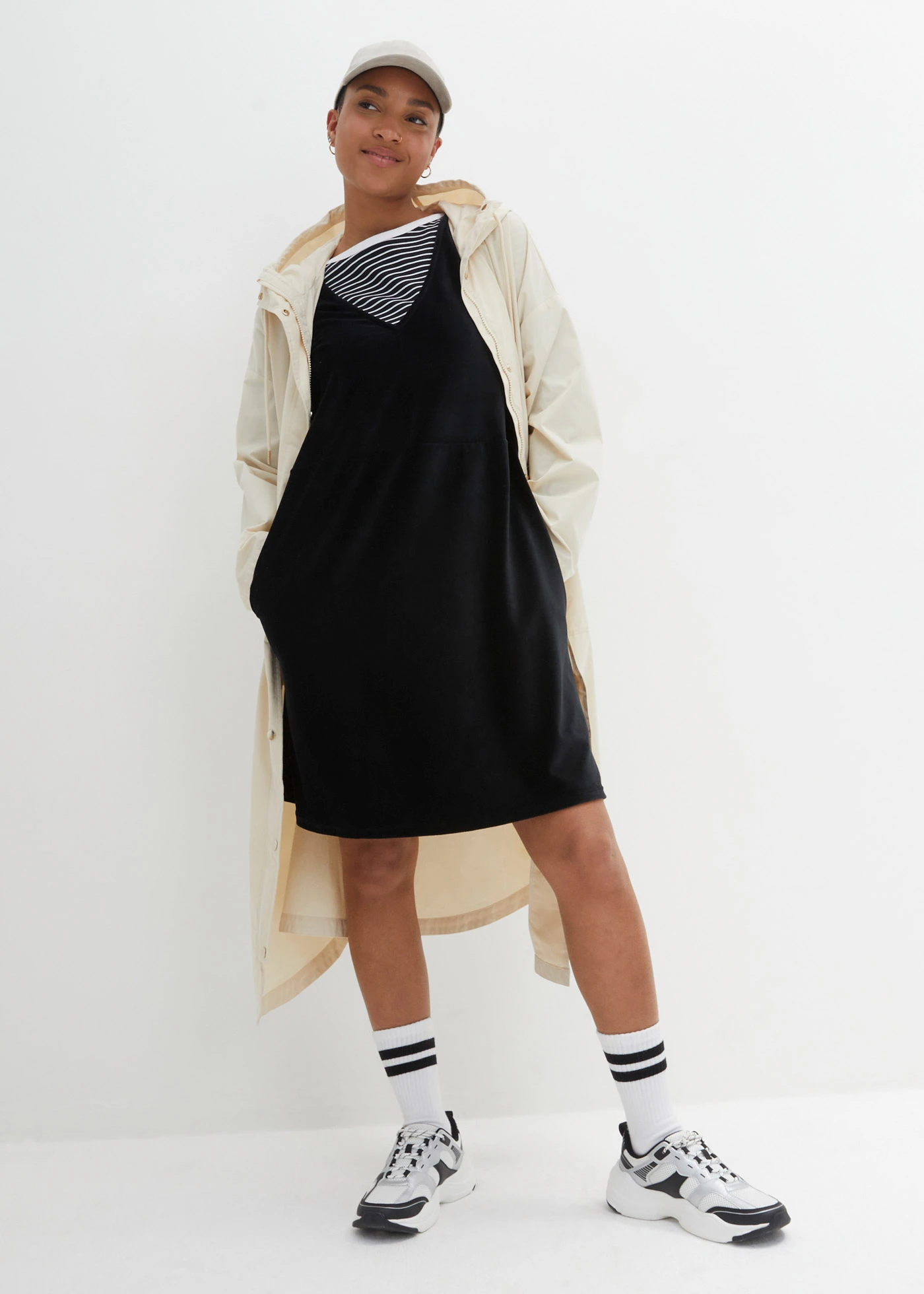 Šaty s laclem, ze žerzejového manšestru • černá • bonprix obchod