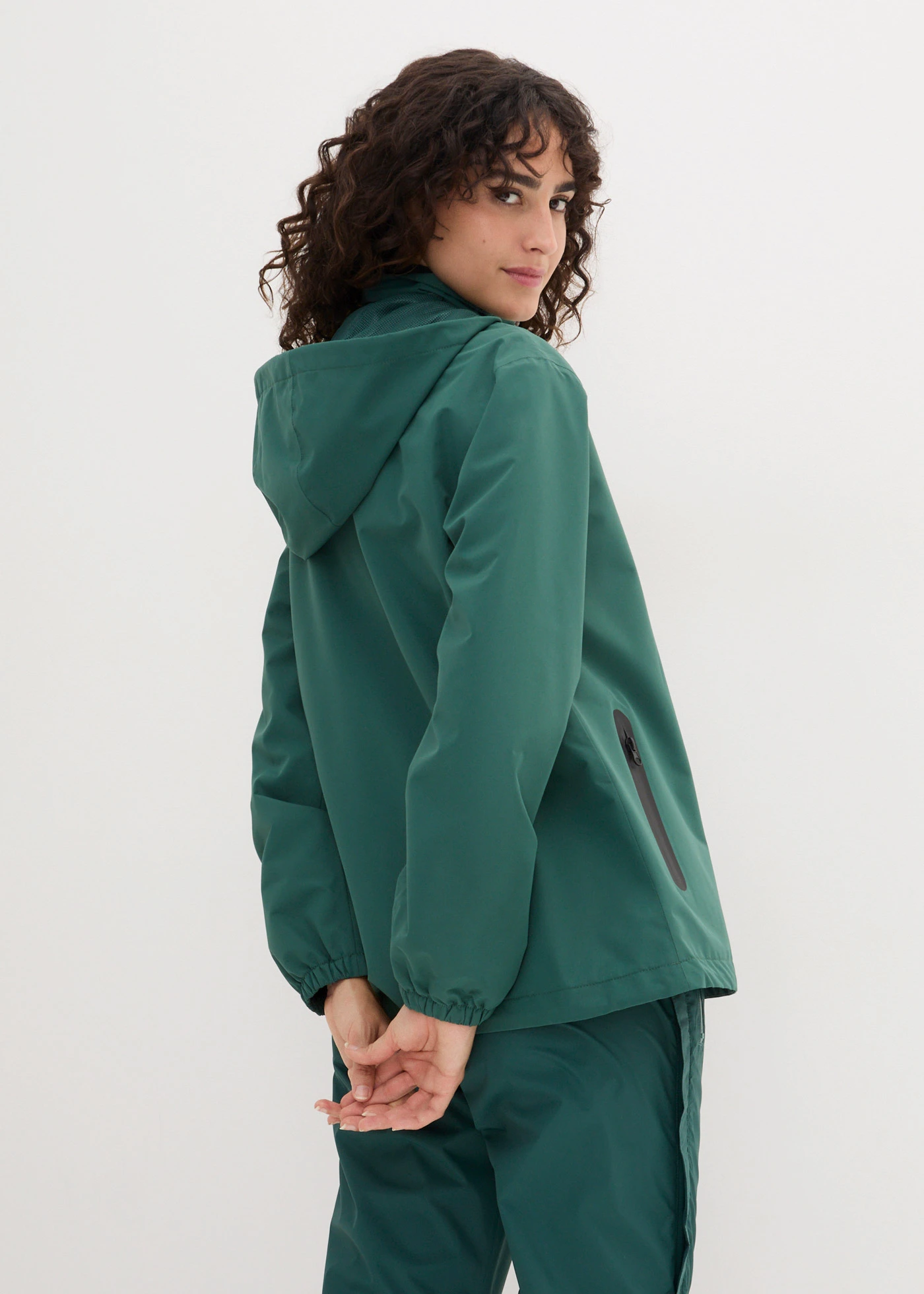 Ultra lehounká bunda do deště • matně zelená • bonprix obchod