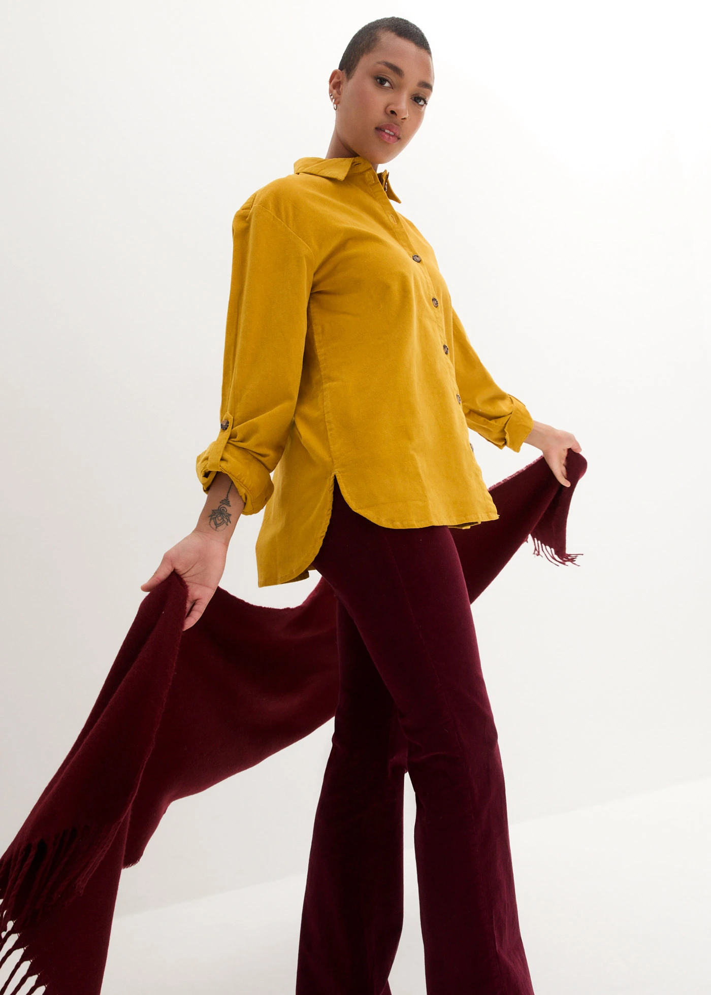 Koszula sztruksowa z rozcięciem z boku • złota ochra • sklep bonprix