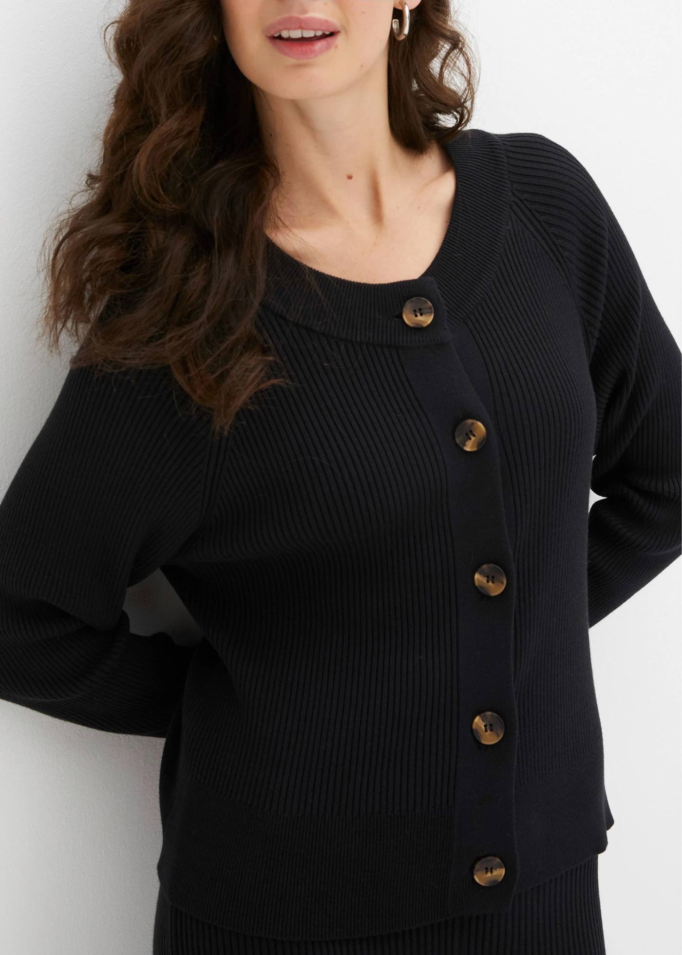 Gilet en maille côtelée, viscose majoritaire • noir • Boutique bonprix