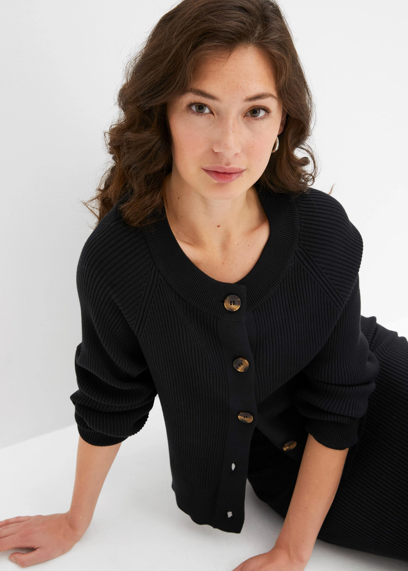 Gilet en maille côtelée, viscose majoritaire • noir • Boutique bonprix