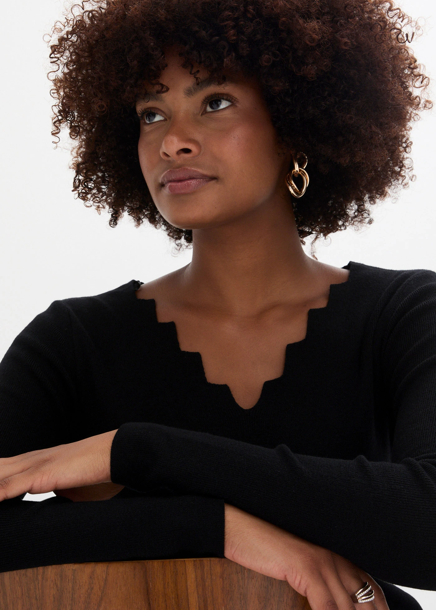 Jemne pletený pulóver z mäkkého viskózového mixu • čierna • obchod bonprix