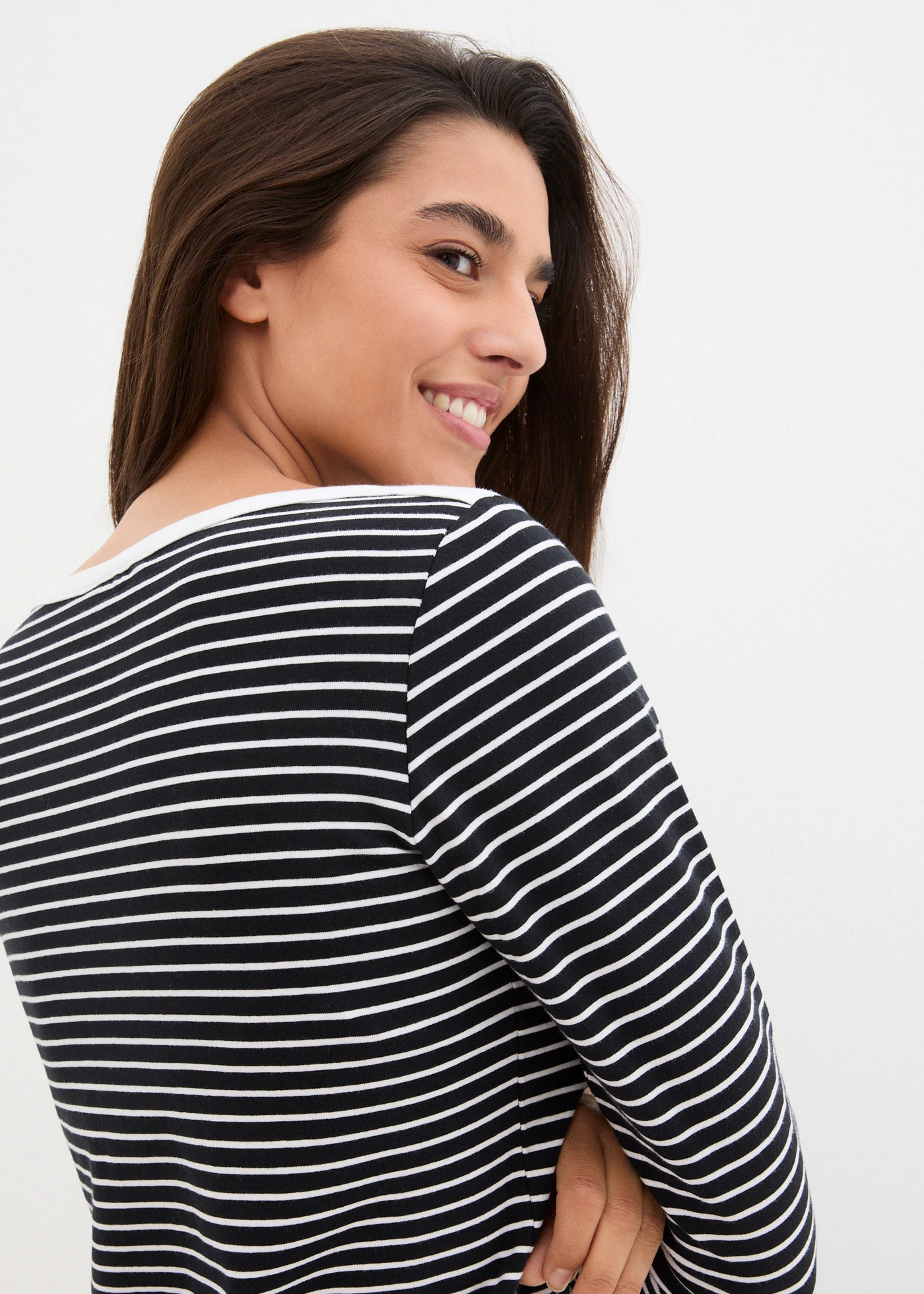 Pruhované triko s dlouhým rukávem a lodičkovým výstřihem • černá + bílá s proužky • bonprix obchod