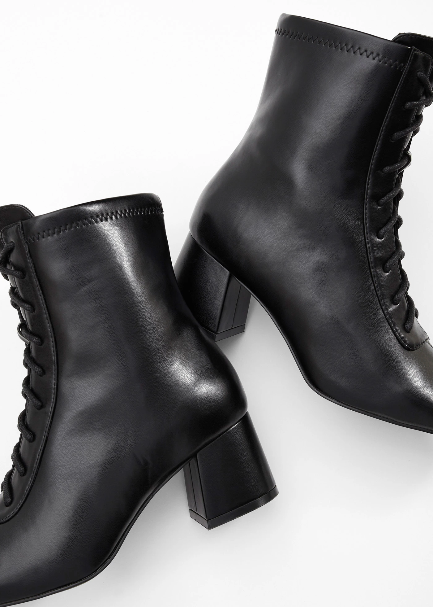 Bottines à lacets et talon bloc • noir • Boutique bonprix