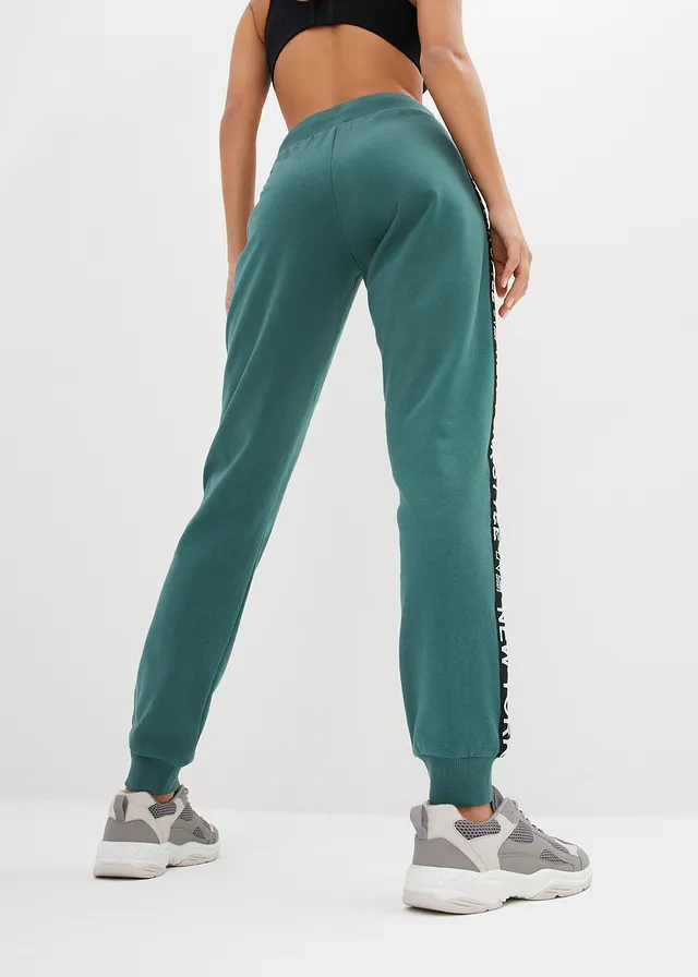Pantalon de jogging avec finitions bord-côtes et imprimé • vert mat imprimé • product-page.page-title-suffix