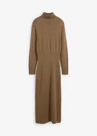 Rochie tricotată din fire de lână merinos