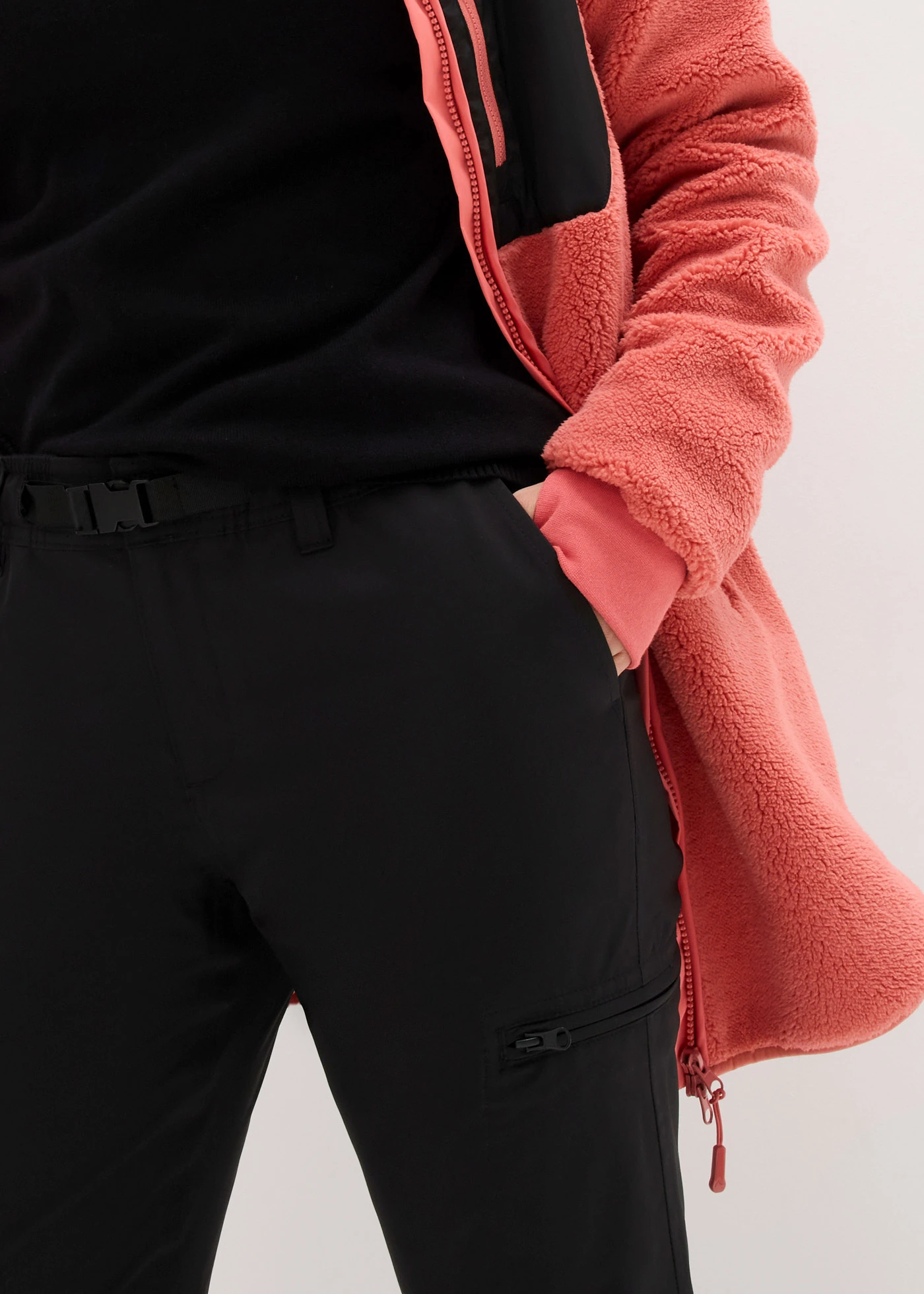 Funkční kalhoty s flísovou podšívkou a kapsami, nepromokavé • černá • bonprix obchod