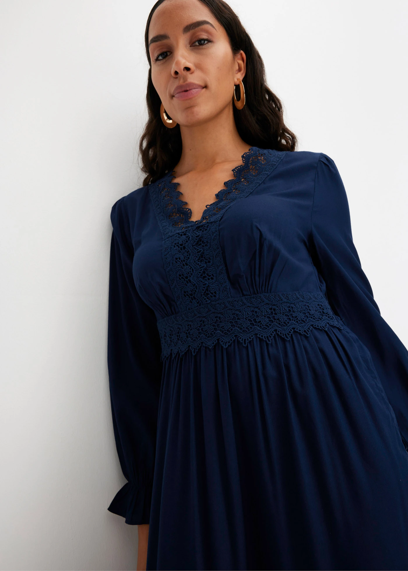 Robe longue avec dentelle • bleu foncé • Boutique bonprix