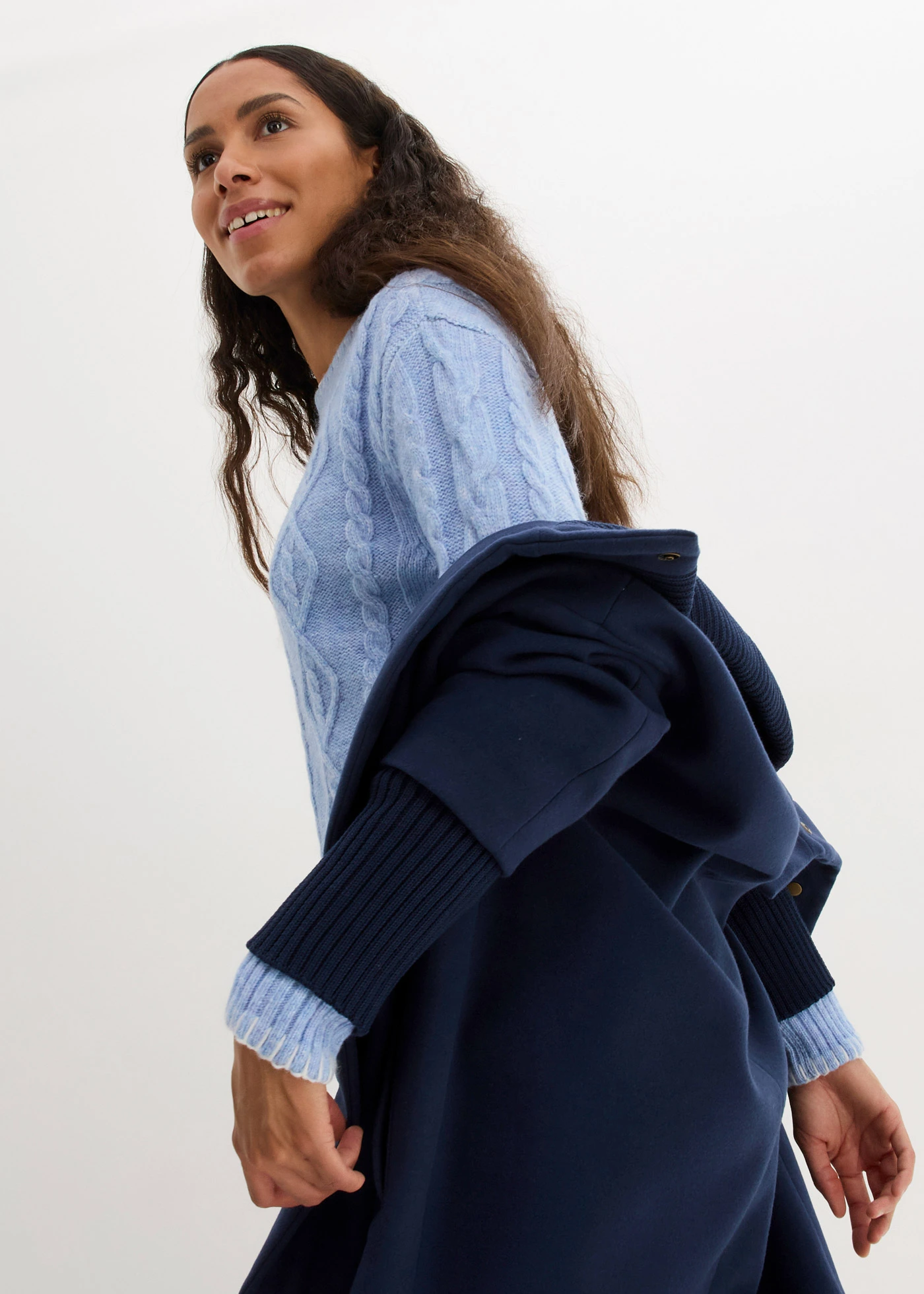 Svetr z hrubé pleteniny s copánkovým vzorem • perlově modrá • bonprix obchod