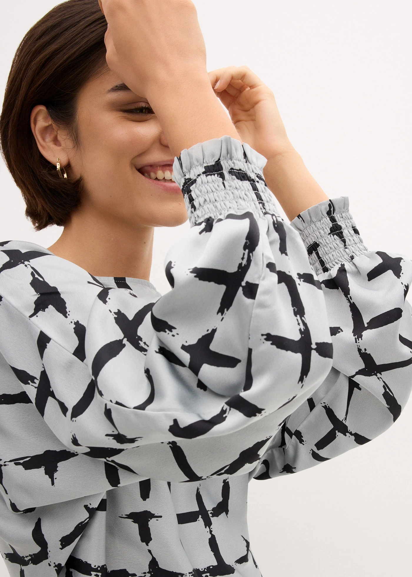 Tuniková halenka s netopýřími rukávy • stříbrnošedá/černá • bonprix obchod