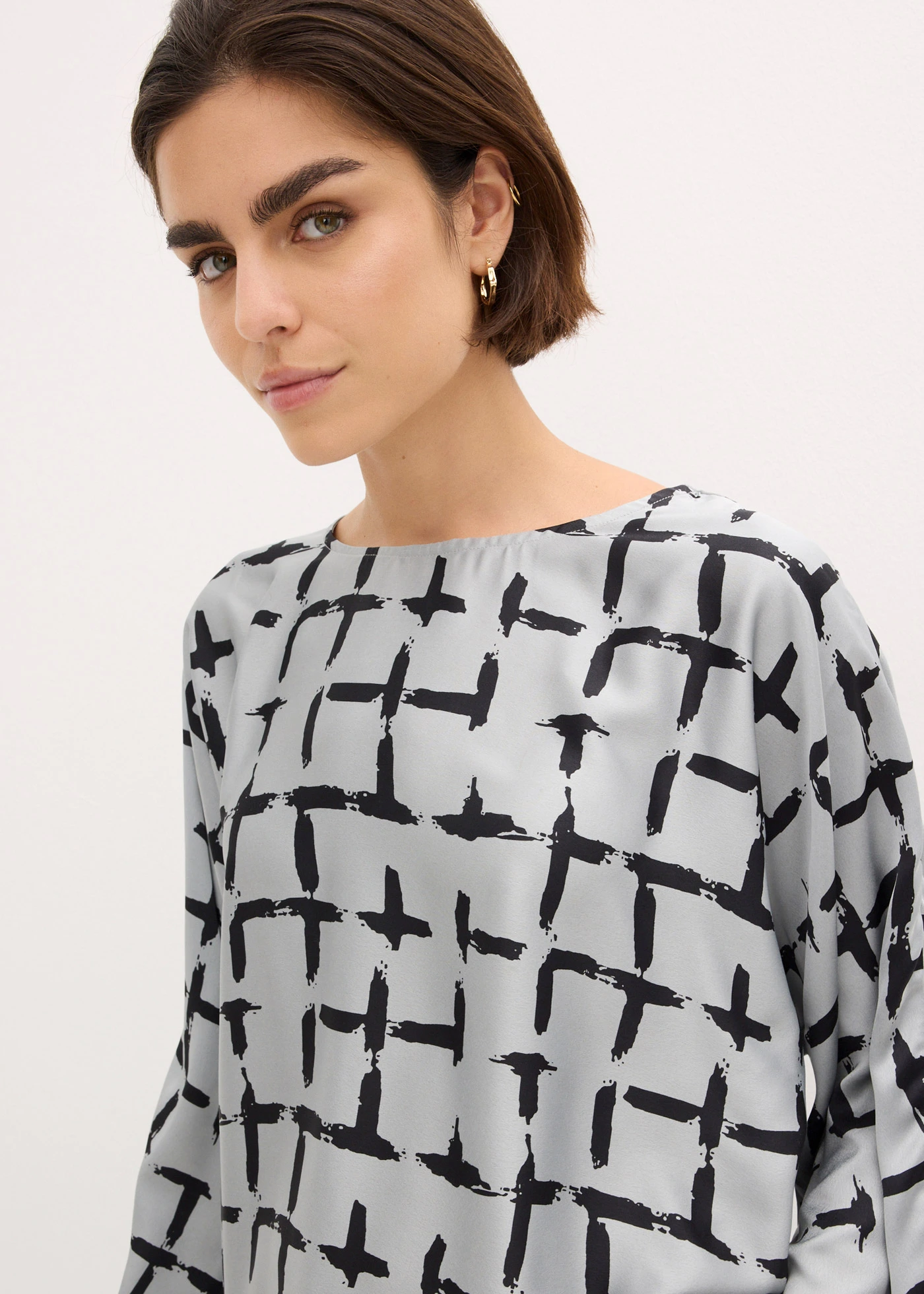 Bluză tip tunică cu mâneci largi liliac • gri-argintiu/negru cu imprimeu • magazin bonprix