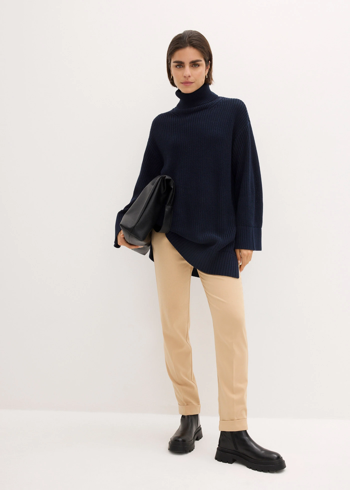 Bő garbó nyakú pulóver pamut keverékből • sötétkék • bonprix áruház