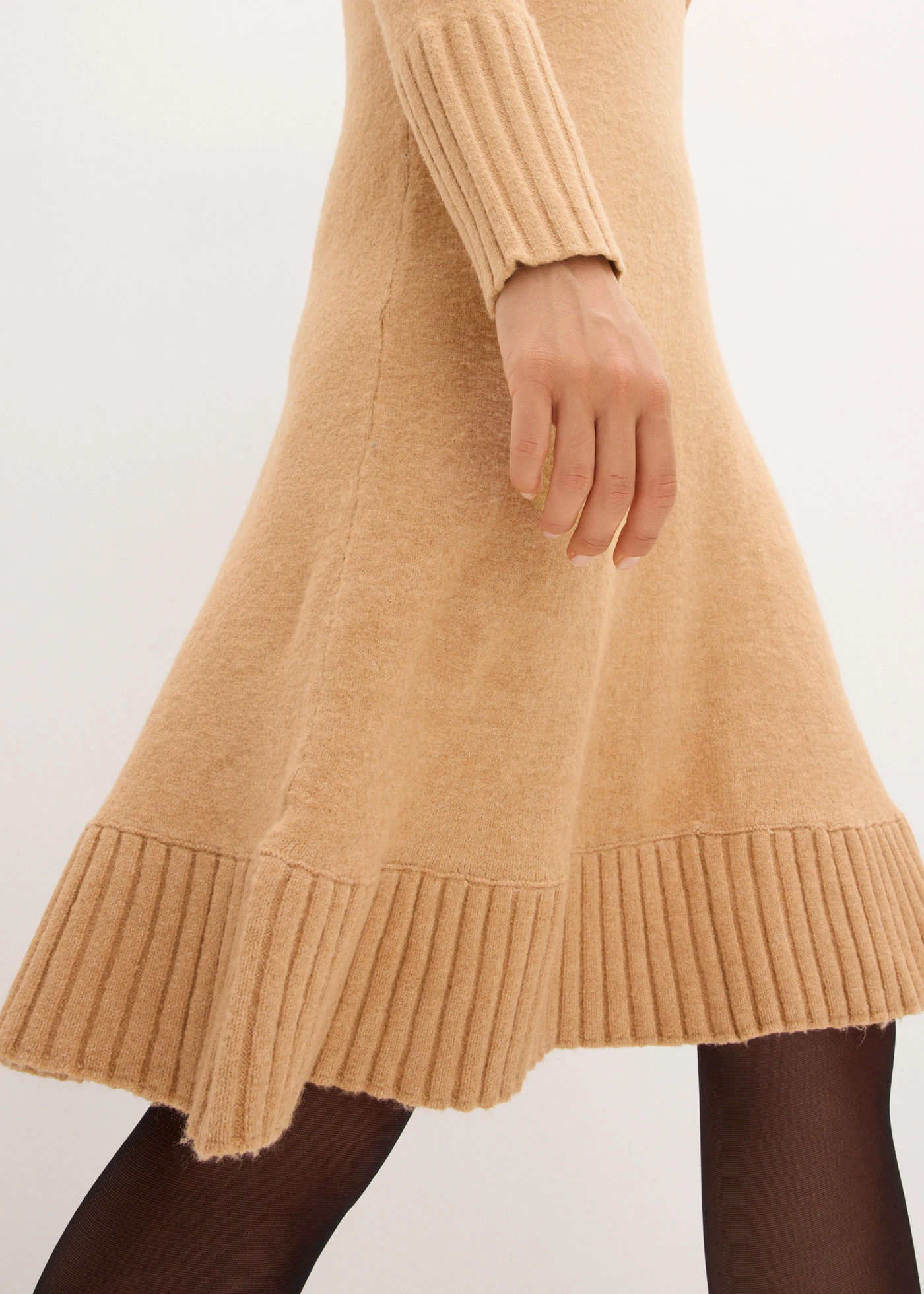 Pletené šaty s pólo límečkem • cappuccino • bonprix obchod