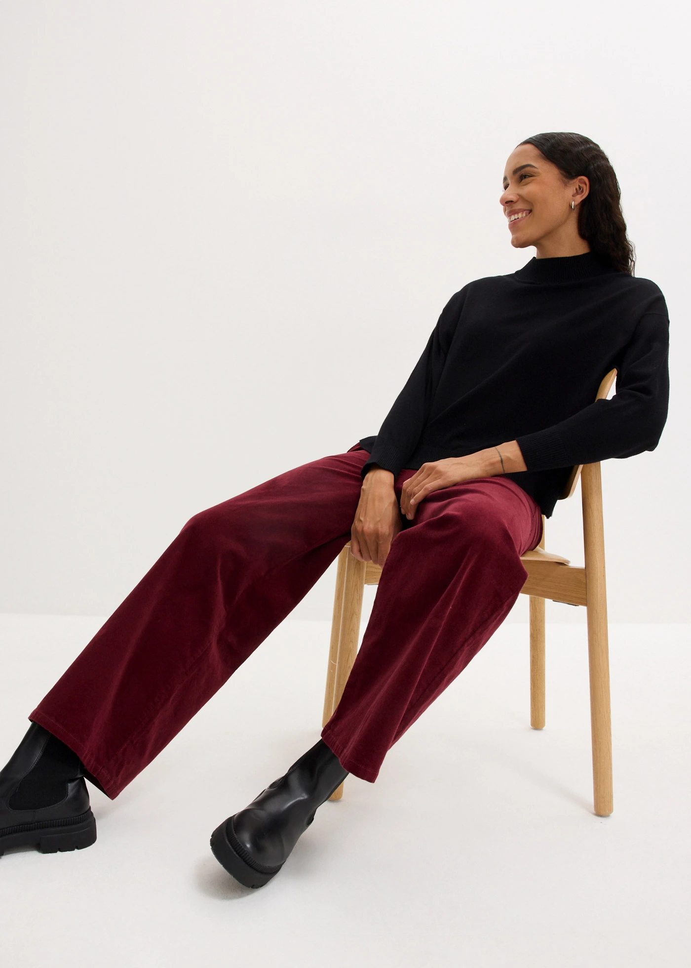 Pantalon en velours de coton côtelé extensible, taille haute • prune foncé • Boutique bonprix