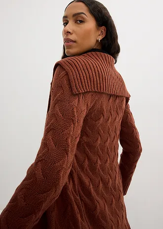 Gilet long en maille torsadée • acajou • Boutique bonprix