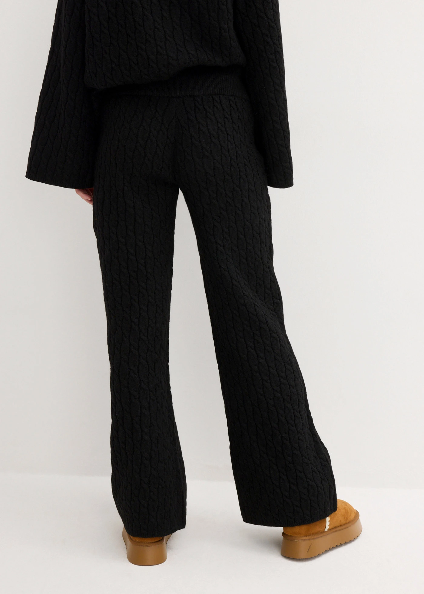 Pletené kalhoty s copánkovým vzorem • černá • bonprix obchod