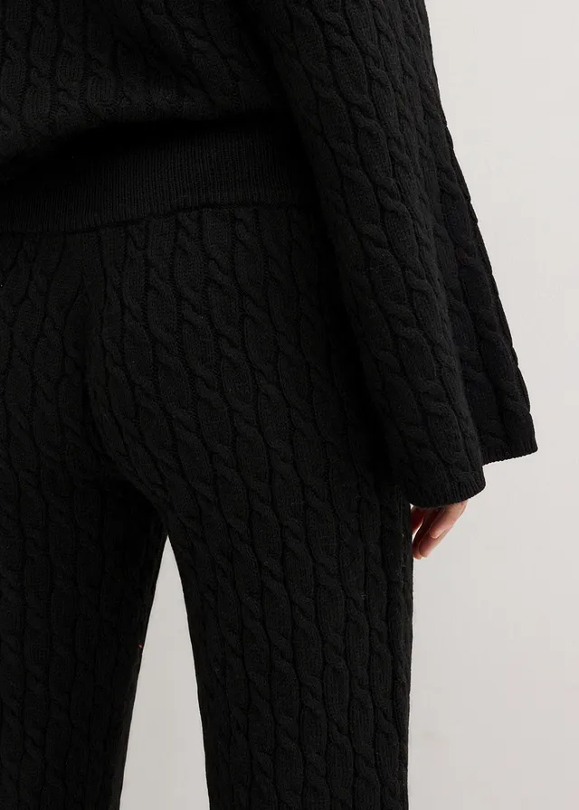 Gebreide broek met kabelpatroon • zwart • product-page.page-title-suffix