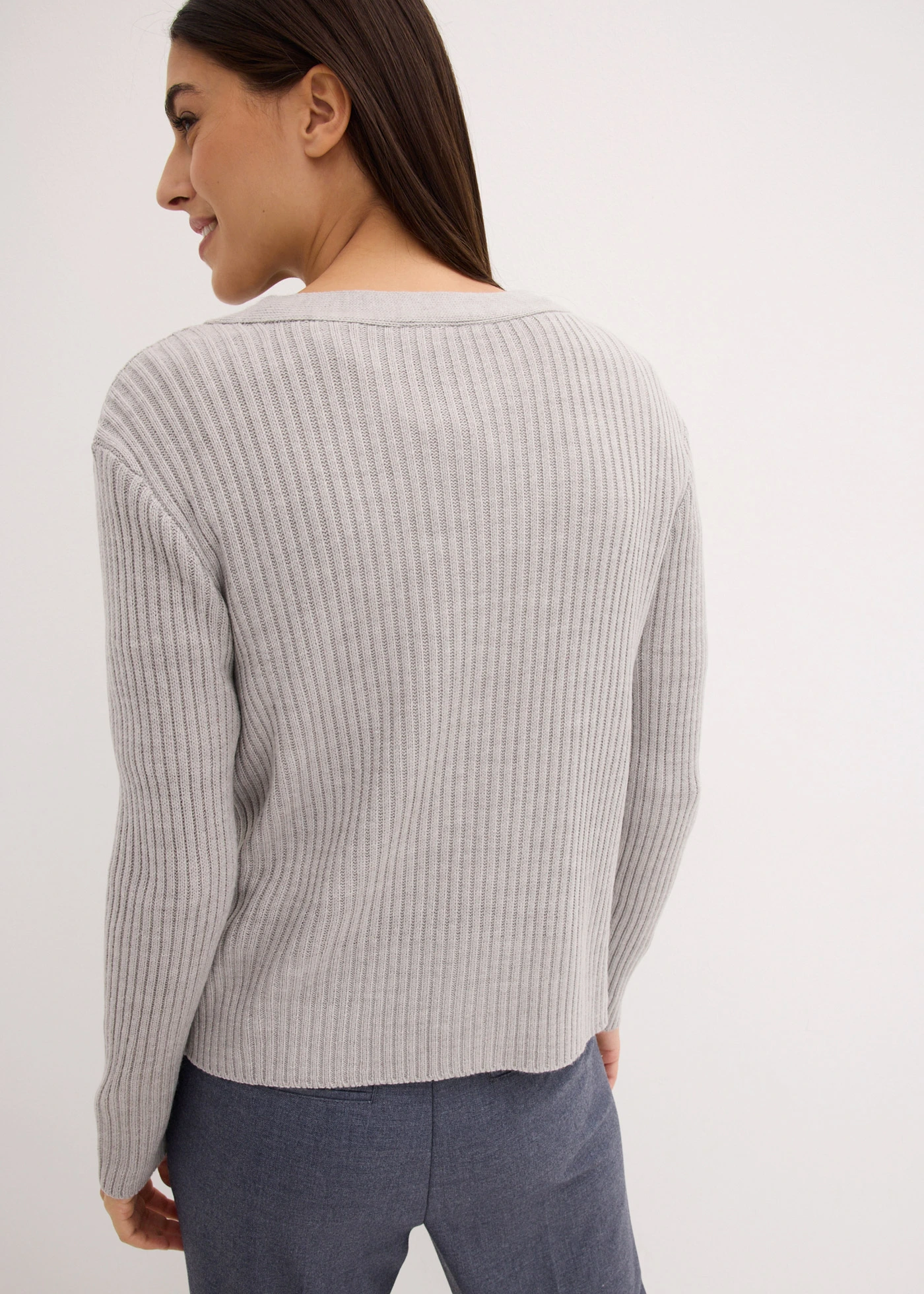 Prążkowany kardigan • jasnoszary melanż • sklep bonprix