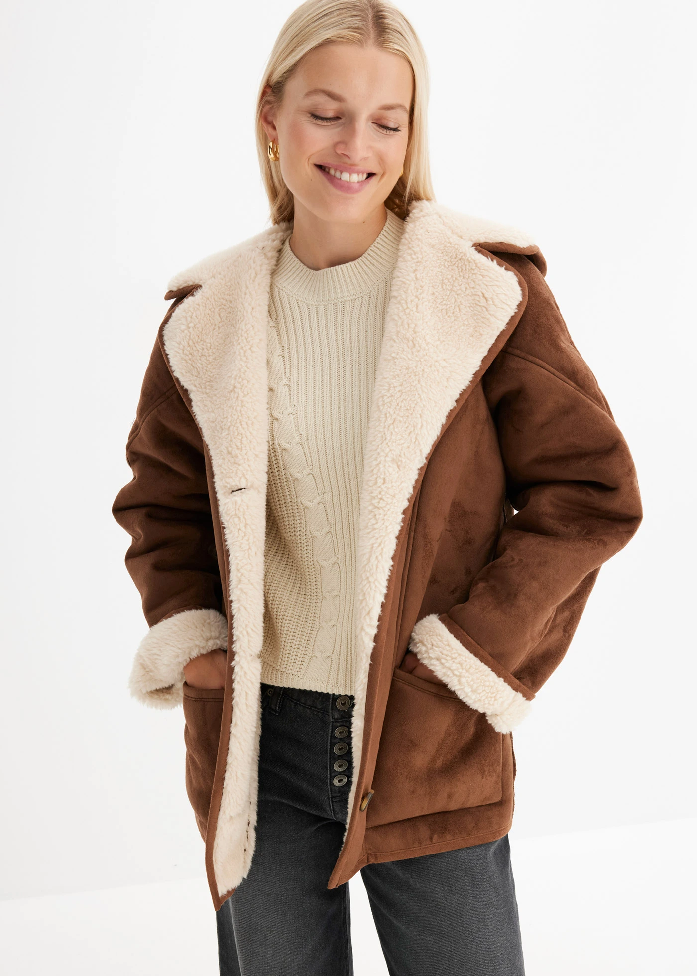 Bunda s kapucí, materiál shearling • světle hnědá • bonprix obchod