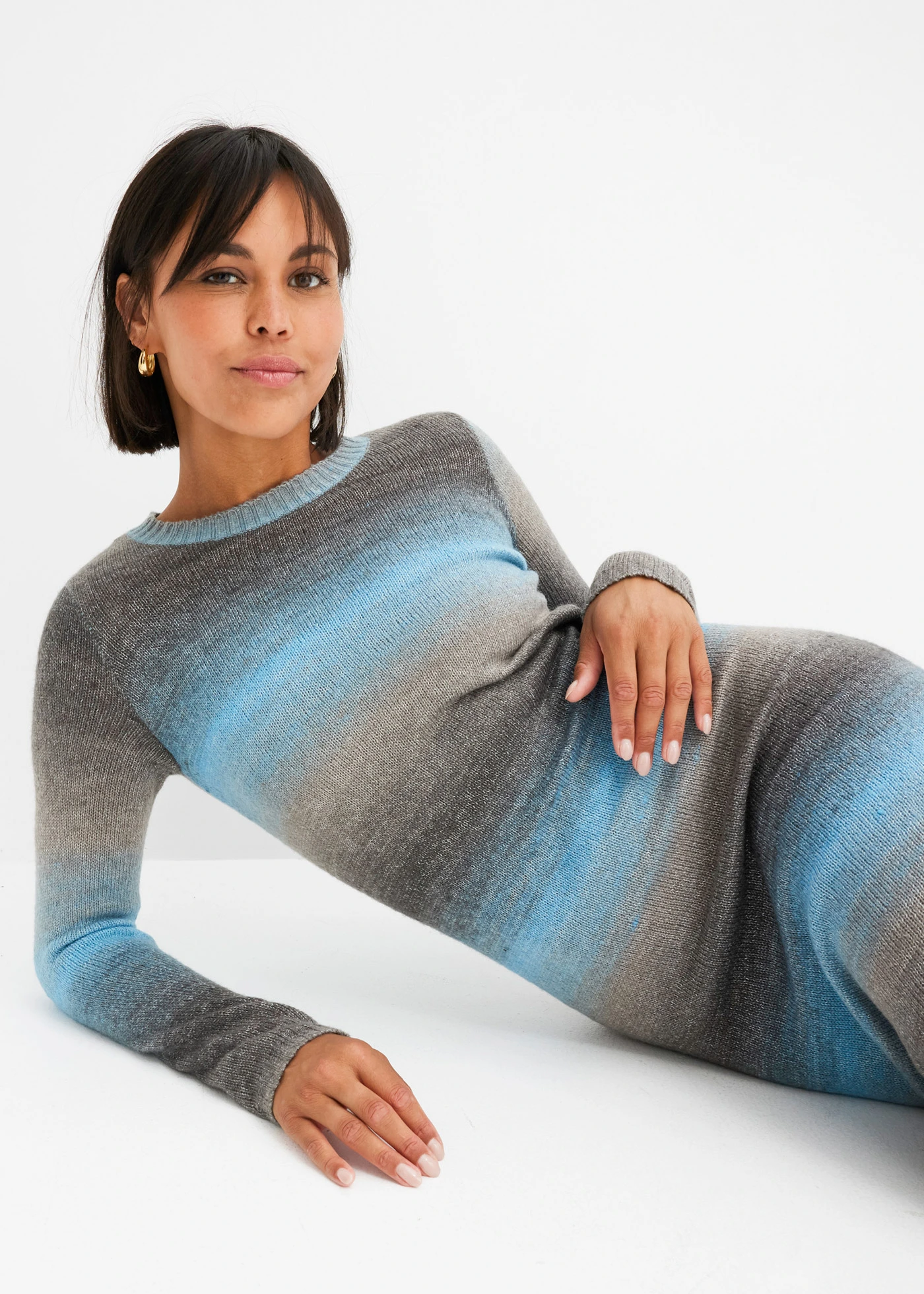 Pletené šaty s barevným přechodem • alpská modro-světle šedý melír-šedo-kouřově šedo-antracitová • bonprix obchod