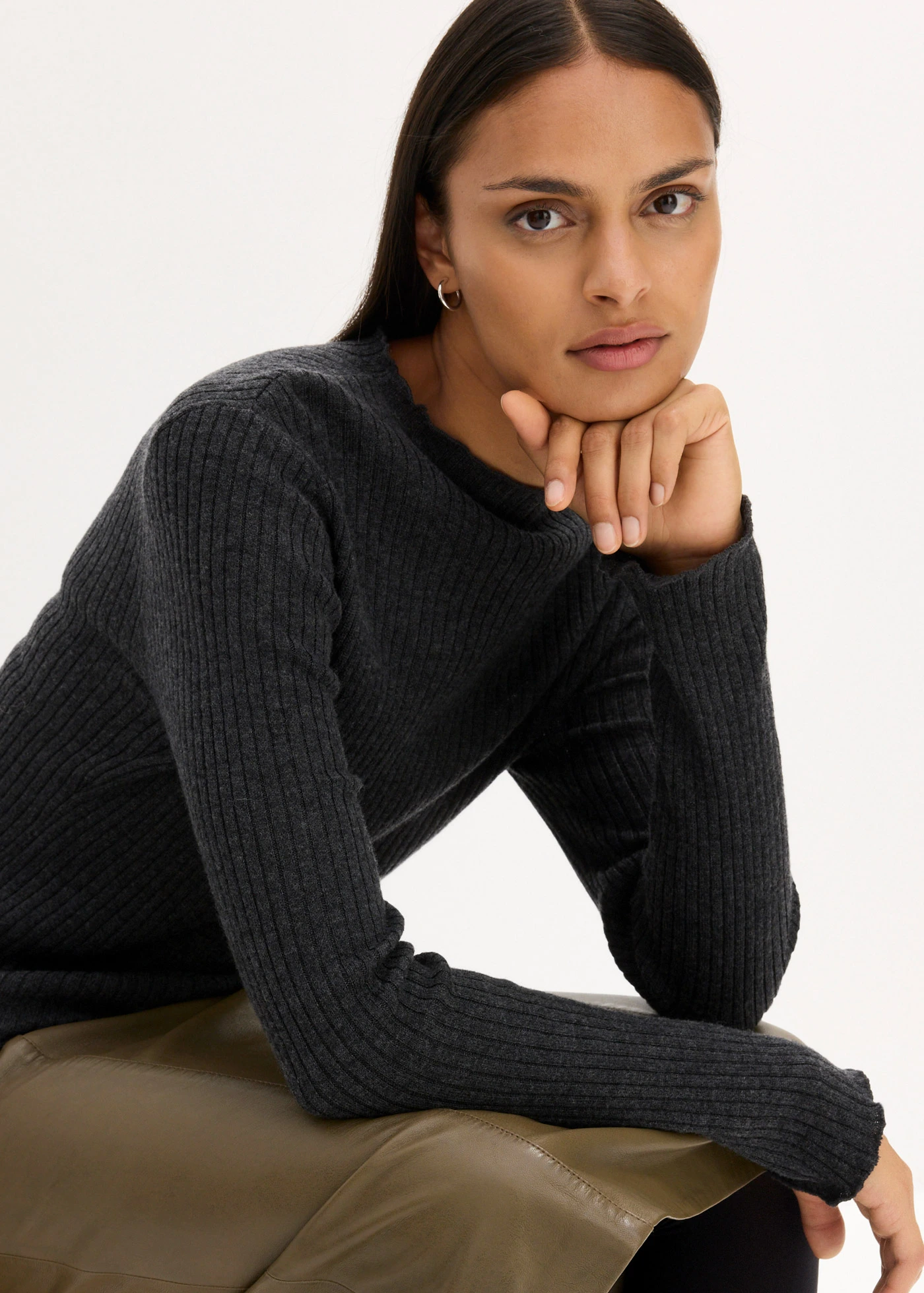 Svetr z velmi jemné merino vlny • tmavě šedý melír • bonprix obchod